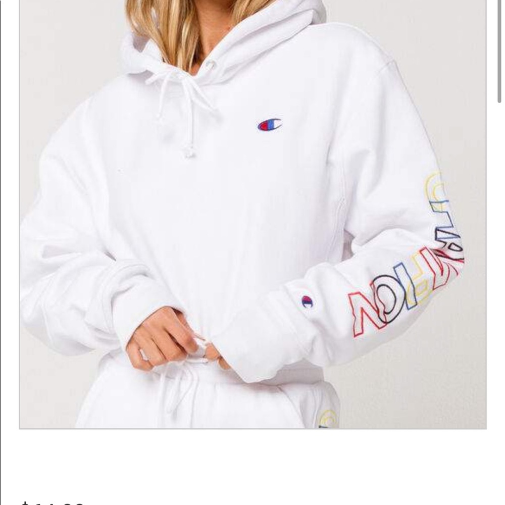 ‼️SHIPS FRIDAY A.M.‼️NWOT Cropped Champion Hoodie